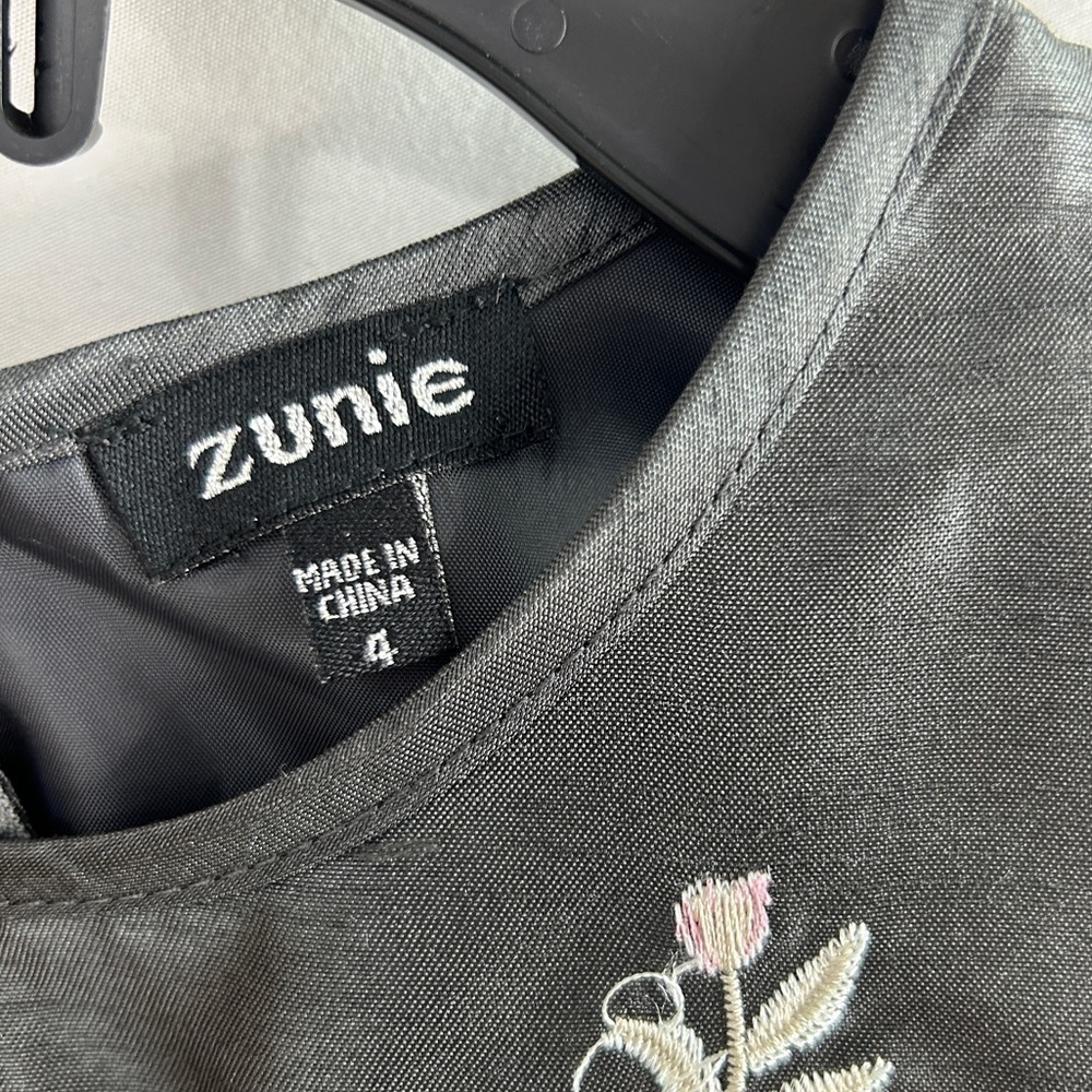 Zuni’s by Nordstrom little Girls Embroidered Party Dress Grey and Pink size 4 - Picture 6 of 7